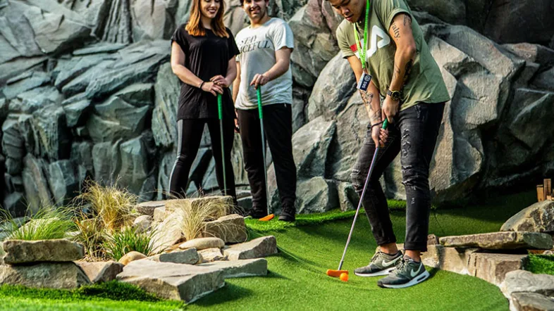 Alma Park action Minigolf