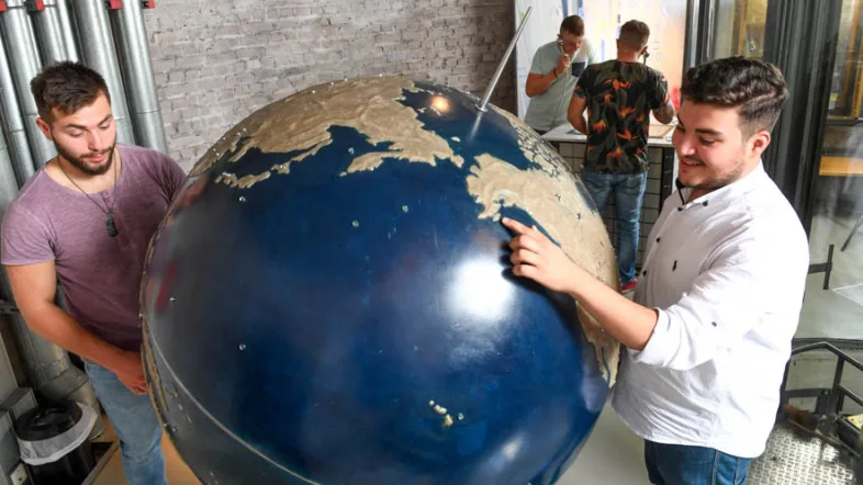 Globus im Aquarius Wassermuseum Mülheim als zentrales Ausstellungsstück.