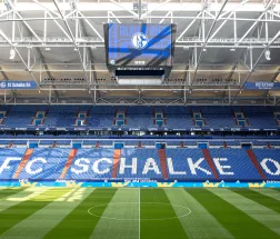 Blick auf die Gegengerade in der Arena auf Schalke.