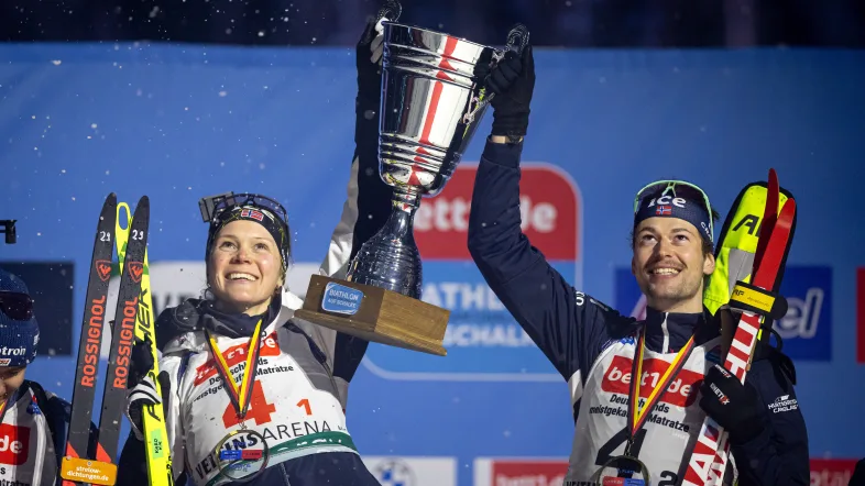2024 Biathlon Siegerehrung Pokal