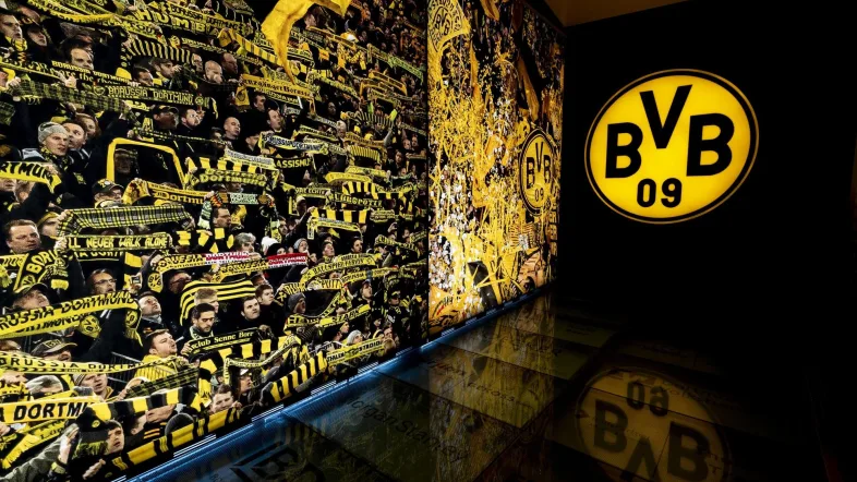 Vereinslogo von Borussia Dortmund im Borusseum.