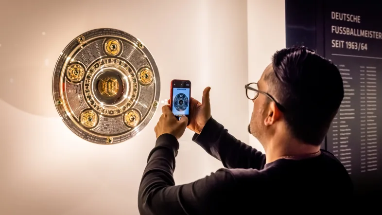 DFM Meisterschale fotografiert Schuetze