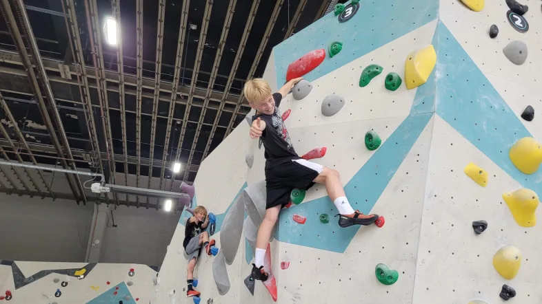 Kinder bouldern in der Boulderbar Gelsenkirchen