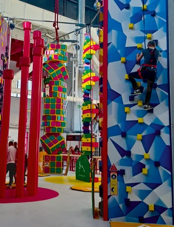 In den HAPIK Kletterhallen gibt es 100% Kletterspaß für alle!