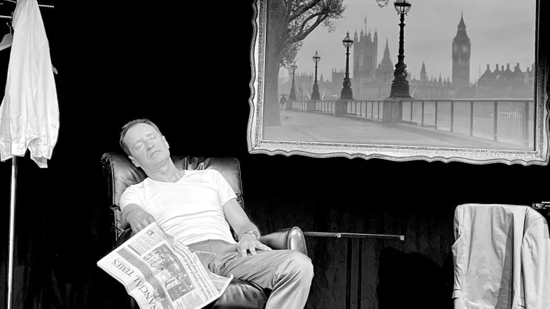 Schausteller auf der Bühne im kleinen Theater Herne.
