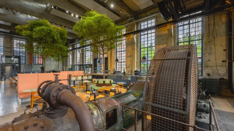 Innenansicht des Butterraums in der Kokerei Hansa Dortmund mit alten Maschinen und Anlagen.