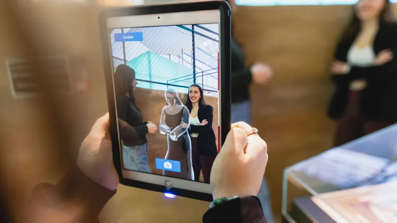 Augmented Reality über ein Tablet beim LWL-Museum für Archäologie und Kultur in Herne.