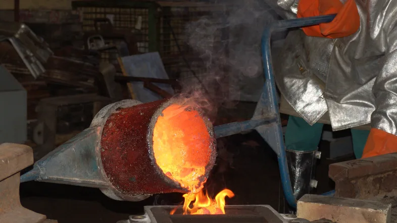 Es wird etwas gegossen im LWL-Museum Henrichshütte.