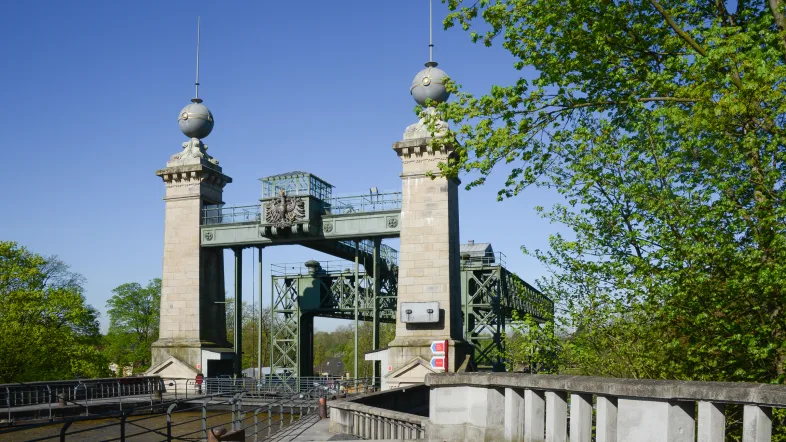 Oberhaupttürme des Schiffshebewerks.