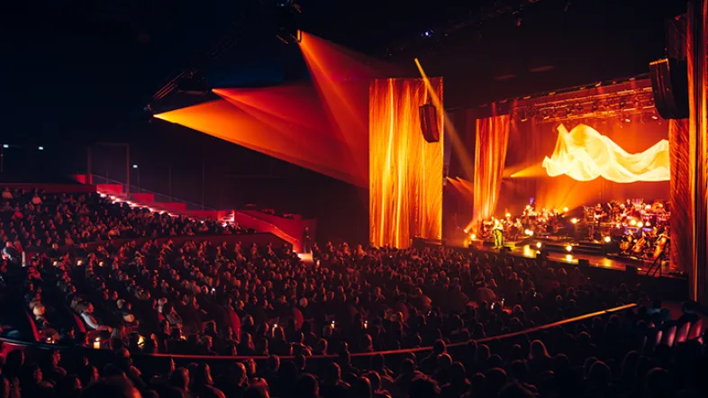 Metronom Theater Innnenansicht mit Publikum