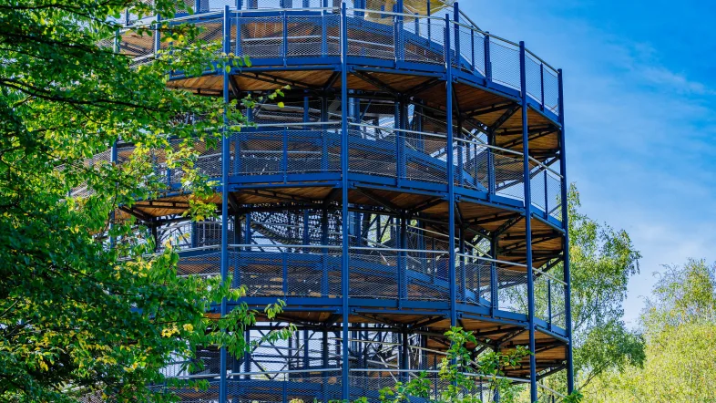 Außenansicht des Erlebnisturms des Neanderthalmuseum in Mettmann.