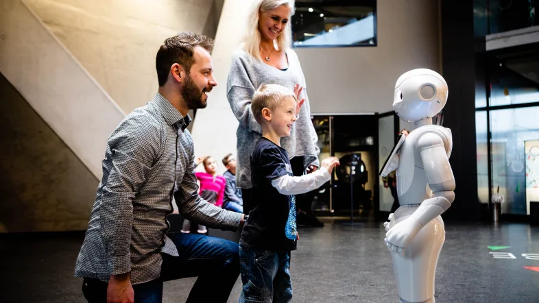Interaktiver Roboter-Ausstellungsbereich in der Phaenomenta Lüdenscheid.