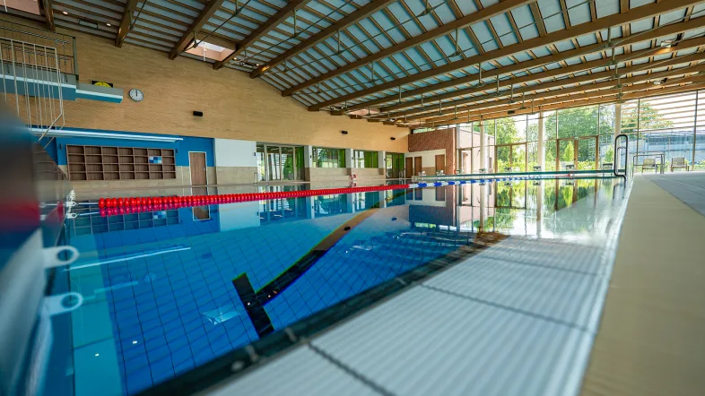 Schwimmbecken innen