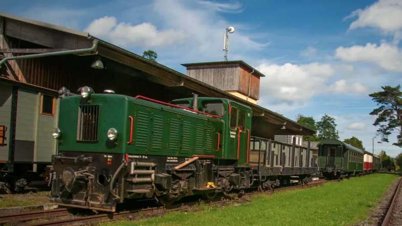 Diesellok V11 "Zukunft" rangiert im Bf. Hüinghausen