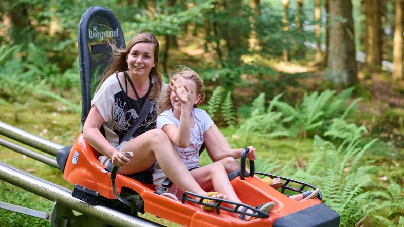 Familie am fahren.