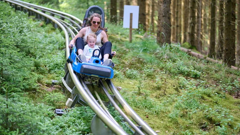 Familie am fahren.