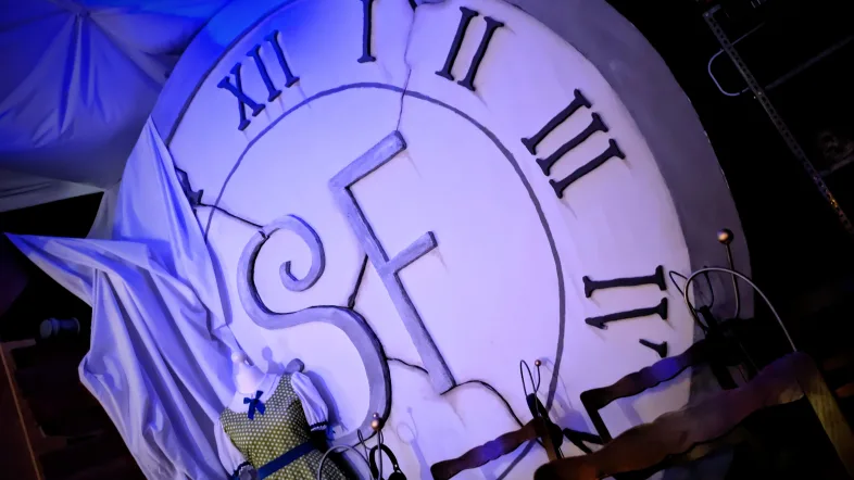 Große Uhr