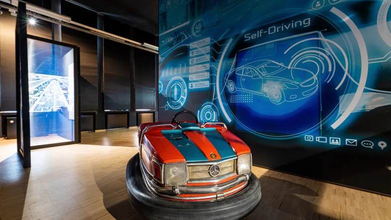 Ausstellung eines Autos aus einem Autoscooter im Museum Strom und Leben Recklinghausen.