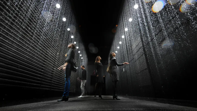 Ausstellungsteil mit Wasser im Zentrum für internationale Lichtkunst in Unna.